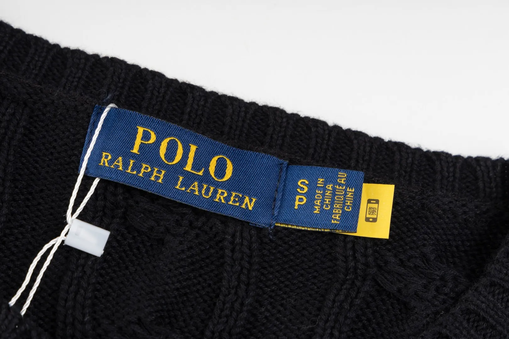 P220 #R91 RALPH LAUREN Ralph Lauren fourteen colors classic small label embroidery round neck pullover cable cardigan sweater men's top, high-density LOGO embroidery on the chest, original customization of tag accessories. Made of pure cotton yarn, pure cotton is skin-friendly and comfortable, small label war horse embroidered twist button round neck sweater 🐎 high quality, follow the blogger to learn how to wear it! Let’s buy a Ralph Lauren cable sweater. It’s a super hard-to-find series after it became popular. It’s hard to find one on the official website. It’s simple and practical to wear, with a lazy and loose feel. The thickened fabric has more texture, feels soft and delicate, and has a loose fit. Whether worn alone or layered, you can wear different styles of fashion with just one piece!   Size：XS S M L Sleeve length: 59/60/61/62/63